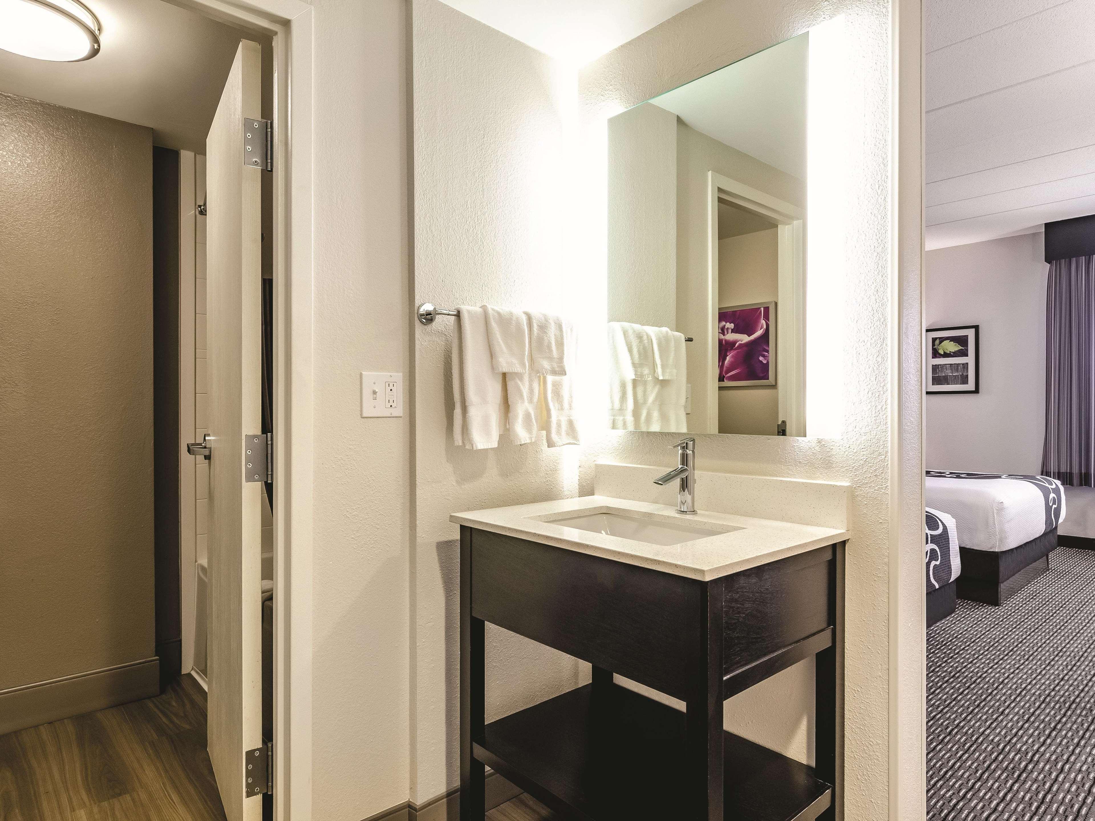 La Quinta By Wyndham Warwick Providence Airport Hotel Ngoại thất bức ảnh