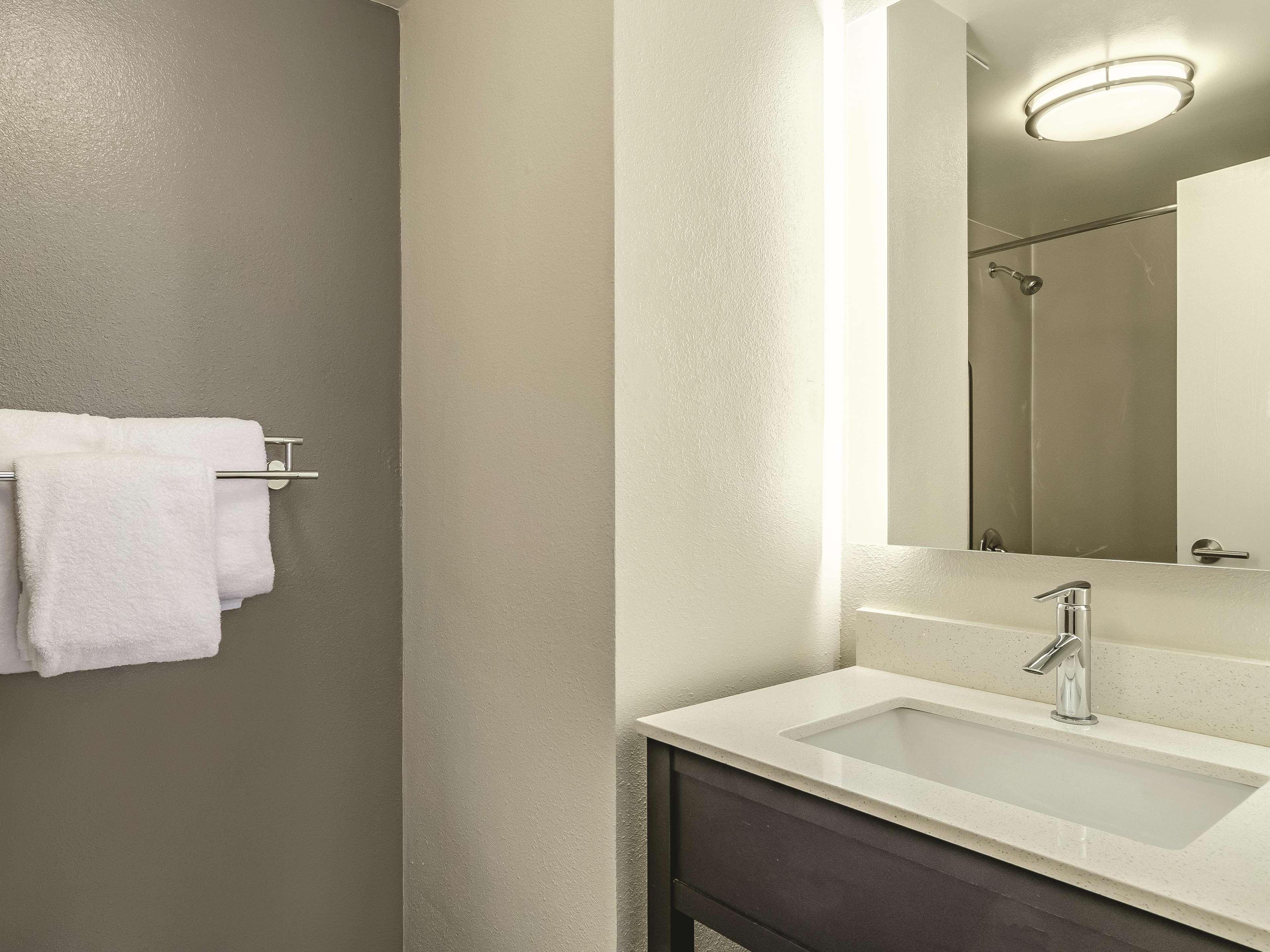 La Quinta By Wyndham Warwick Providence Airport Hotel Ngoại thất bức ảnh