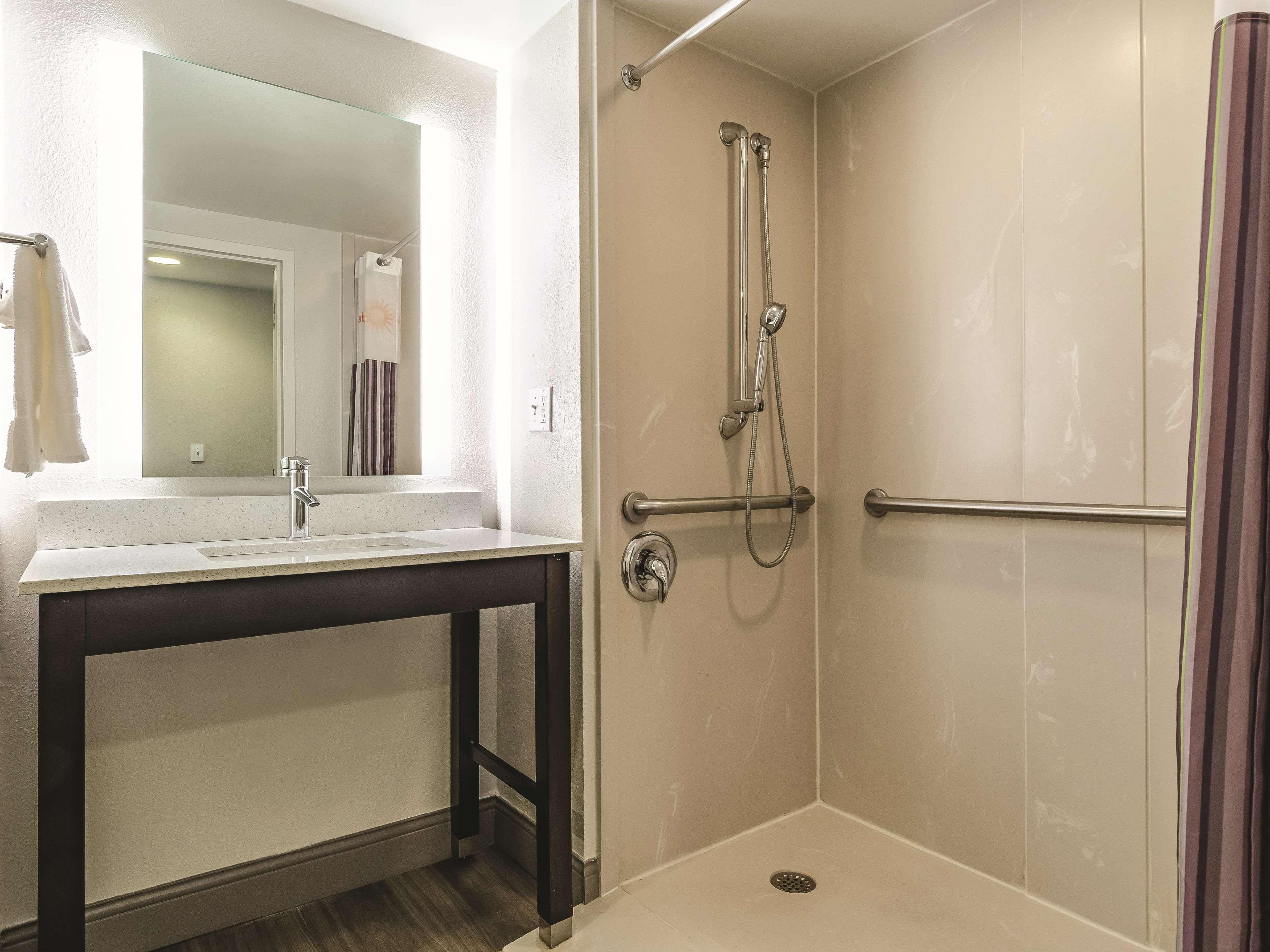 La Quinta By Wyndham Warwick Providence Airport Hotel Ngoại thất bức ảnh