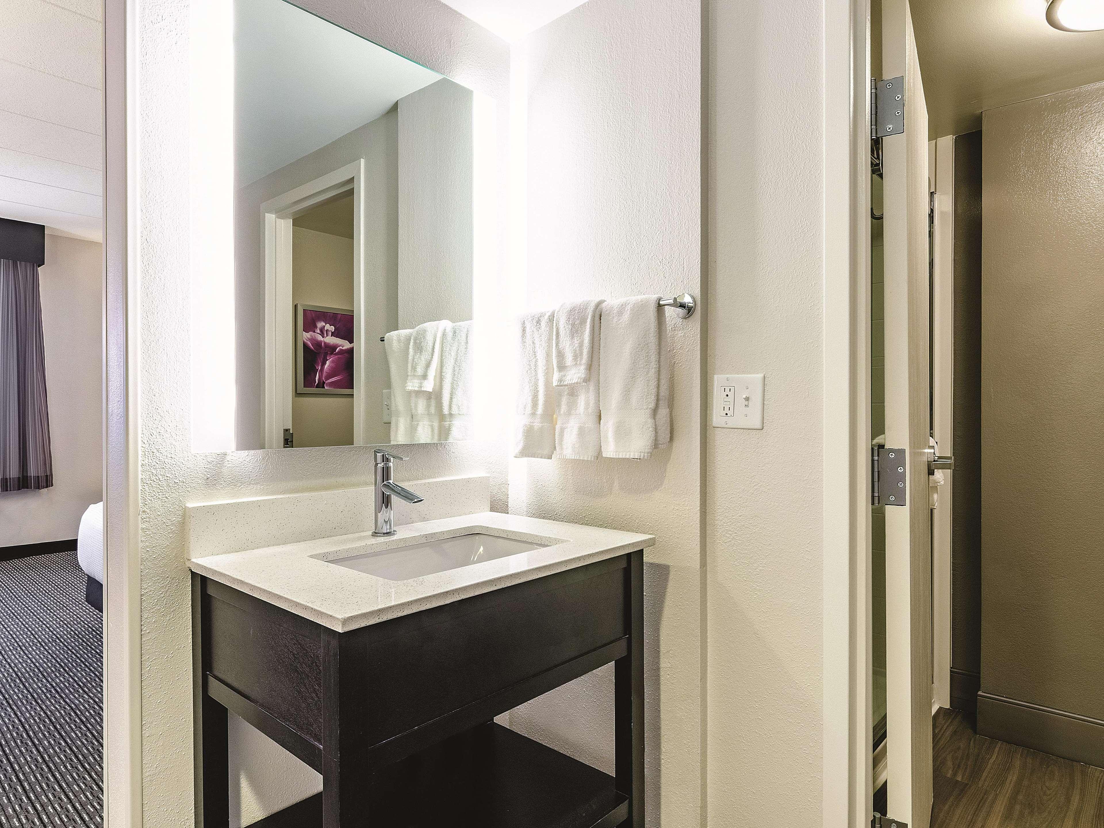 La Quinta By Wyndham Warwick Providence Airport Hotel Ngoại thất bức ảnh