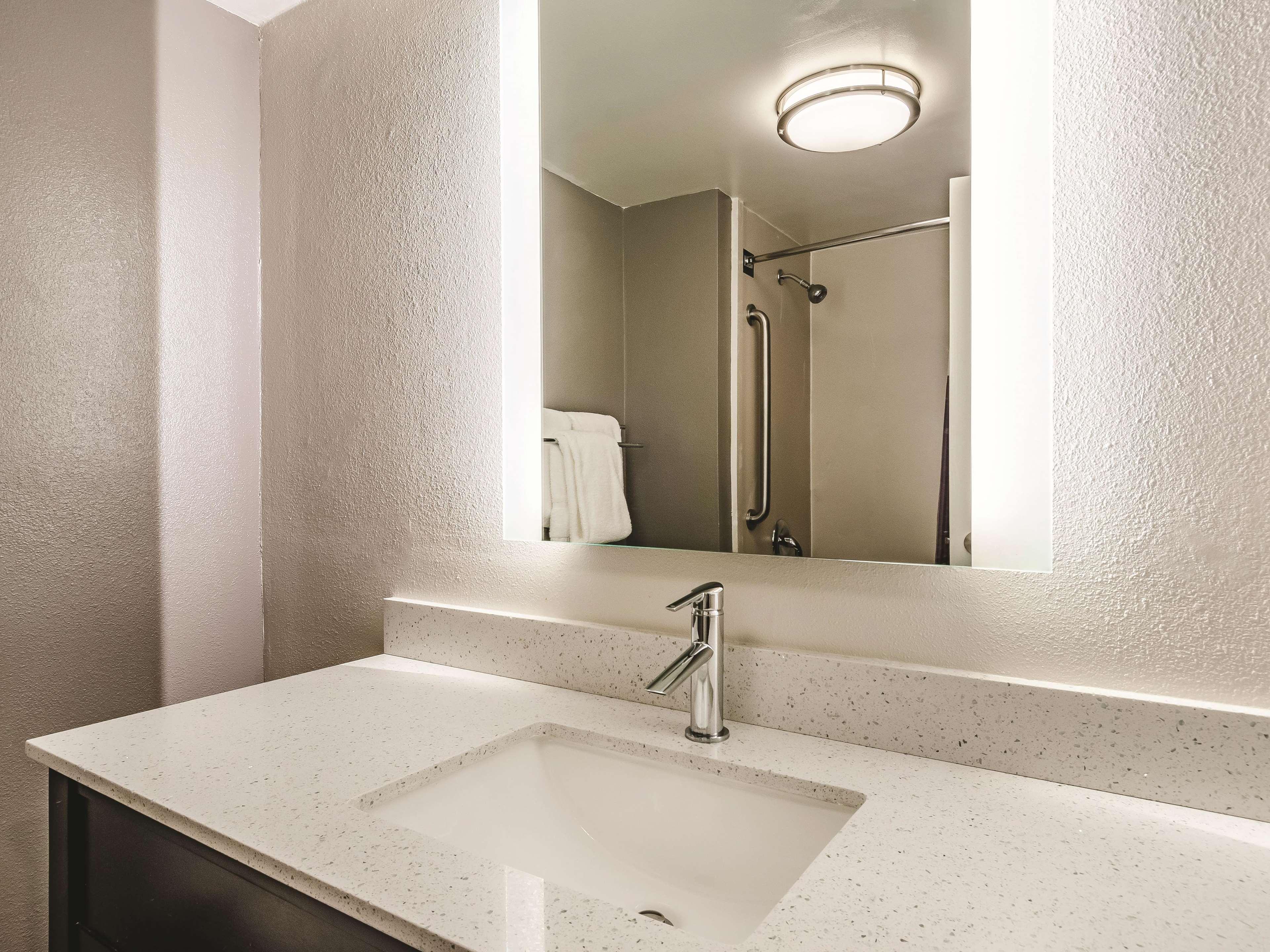 La Quinta By Wyndham Warwick Providence Airport Hotel Ngoại thất bức ảnh