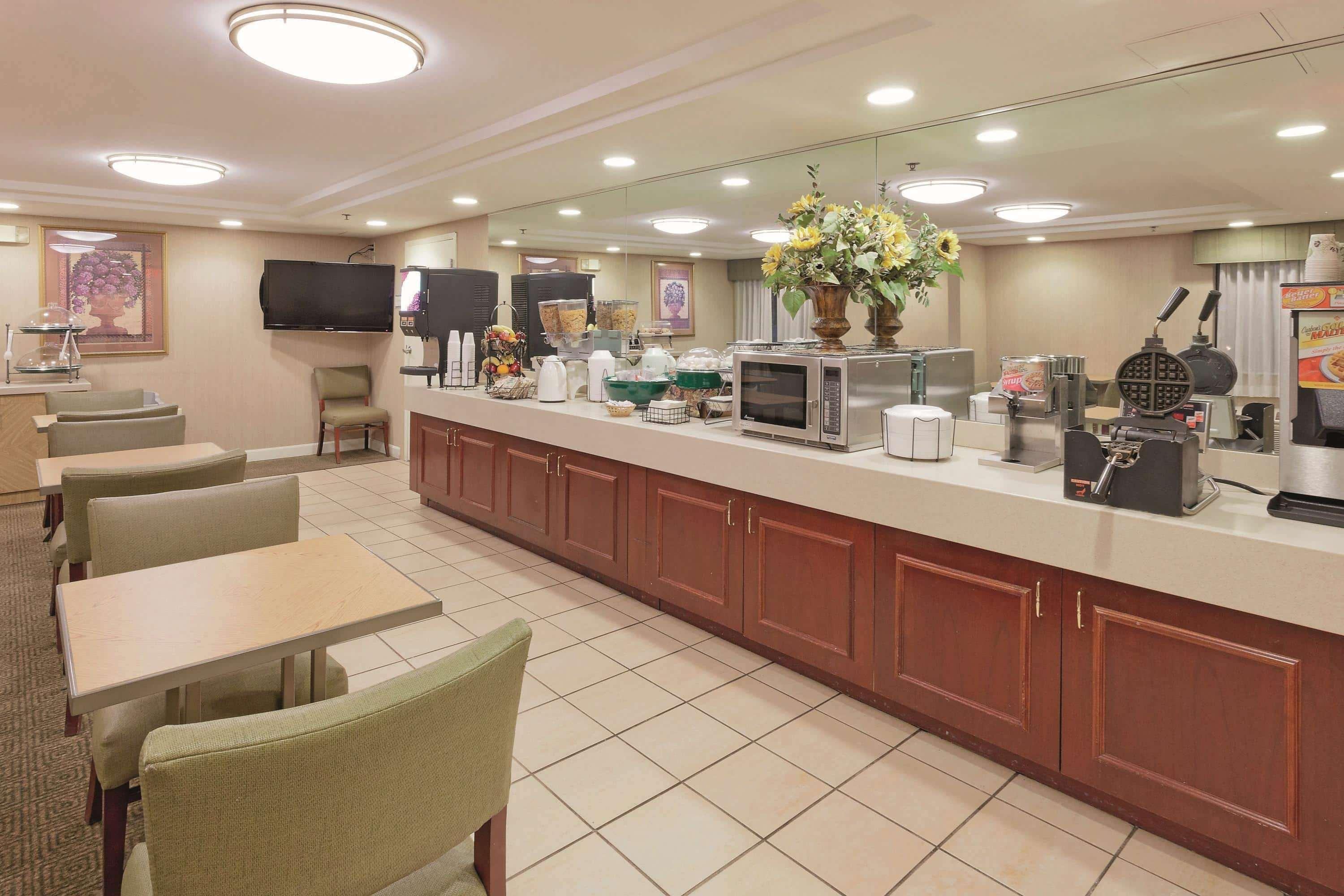 La Quinta By Wyndham Warwick Providence Airport Hotel Ngoại thất bức ảnh