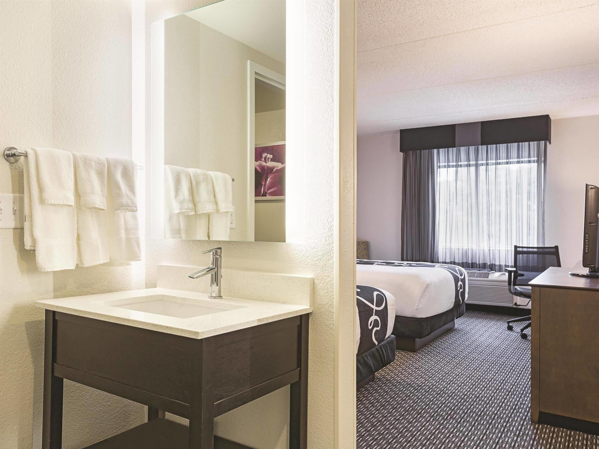 La Quinta By Wyndham Warwick Providence Airport Hotel Ngoại thất bức ảnh